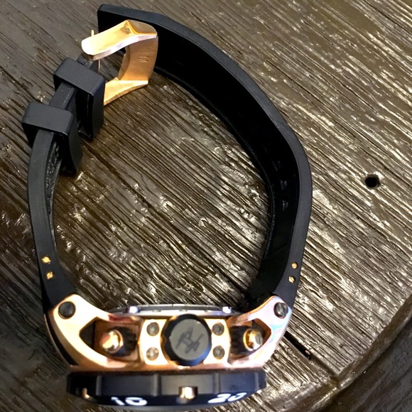 INVICTA RESERVE WATCH - Picture 4 of 5